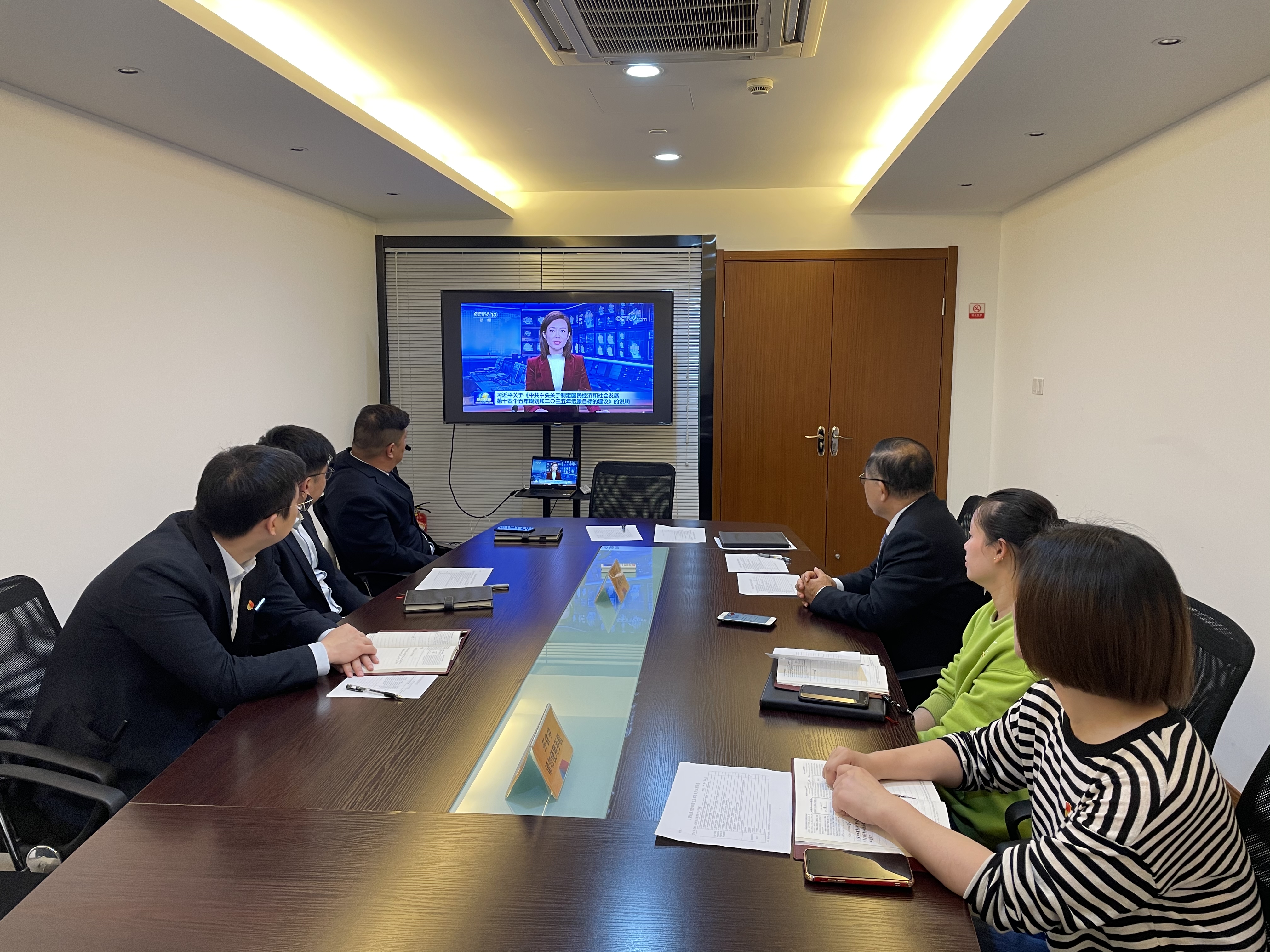 水晶城開(kāi)展黨員組織生活會(huì)