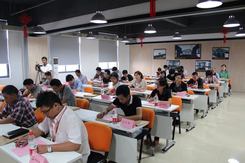 中共建華文化創(chuàng)意產(chǎn)業(yè)園支部委員會第一次黨員大會現(xiàn)場.jpg